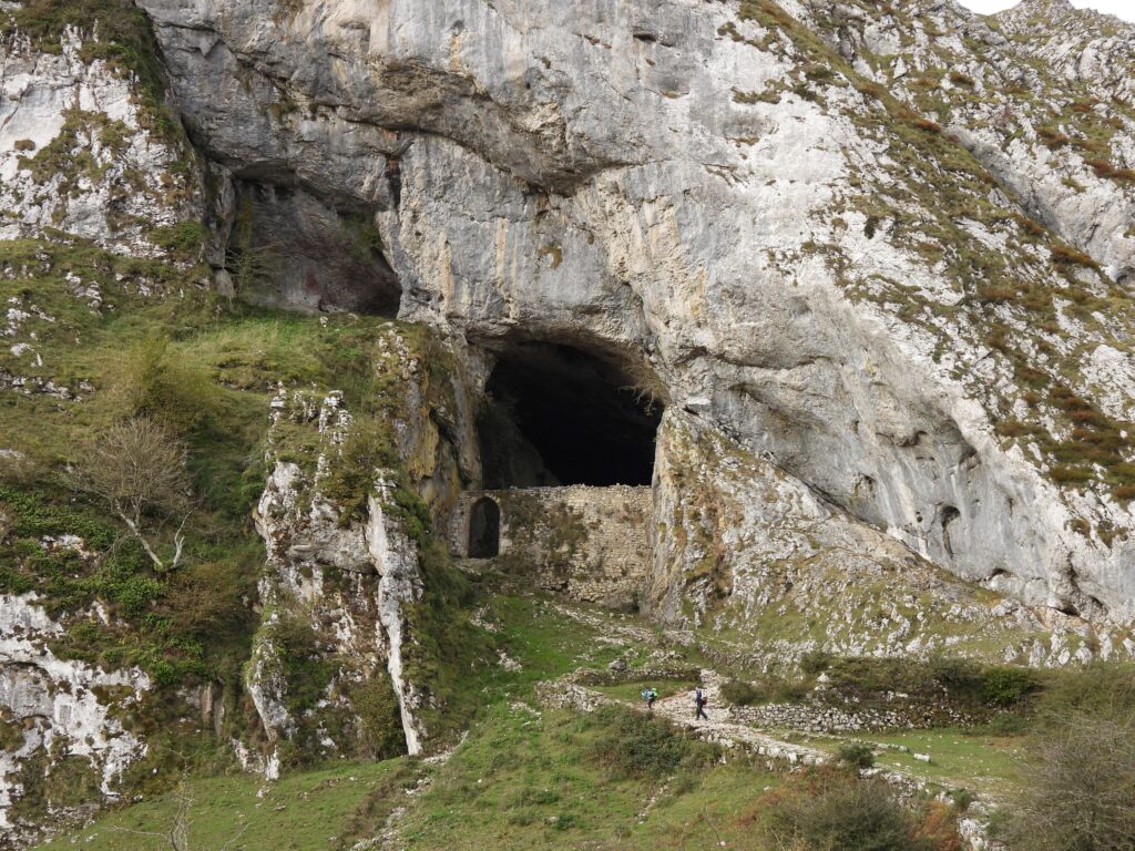 alt="túnel de San Adrián"